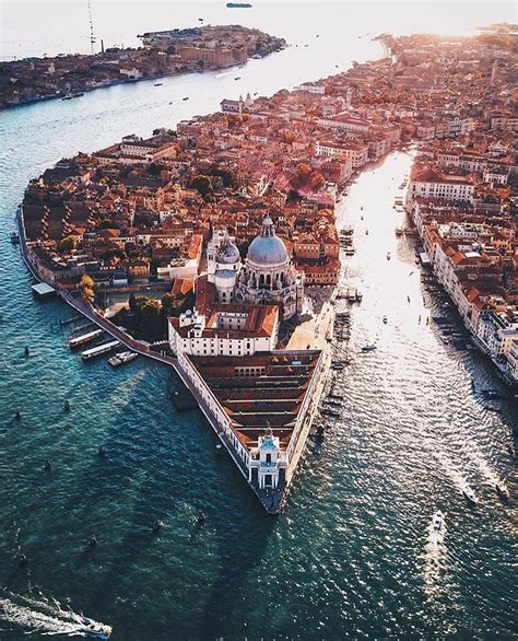 Venice, Italy Photo By | @donquiellumbera_ | Paula Piccard | Flickr