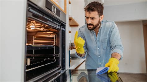 13 Oven Cleaning Mistakes You Need To Avoid