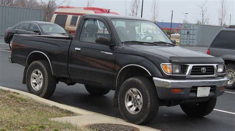 1995 Toyota Tacoma Base 4x2 Xtracab (.5 model) 5-spd manual w/OD