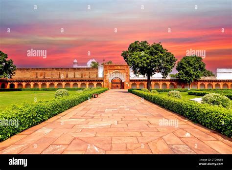 Red Fort, Mughal fort in Old Delhi, India Stock Photo - Alamy