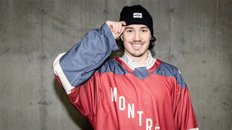 Canadiens players pose in PWHL Montreal jerseys | Montréal Canadiens