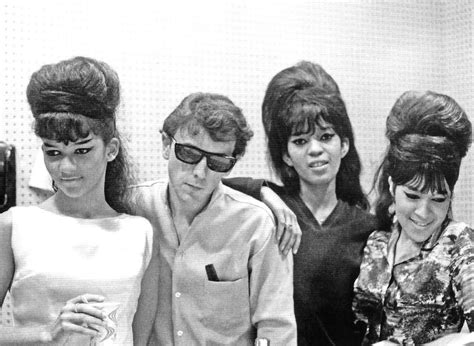 The Ronettes with Phil Spector 1963 | Swinging sixties, The ronettes ...