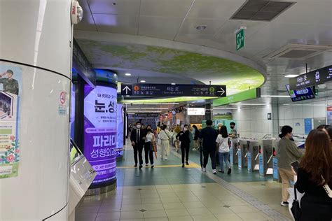 Creatrip: How To Use The Luggage Storage Lockers In Busan Subway Stations - Busan/Korea (Travel ...