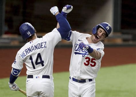 NLCS: Dodgers' Cody Bellinger dislocates shoulder after HR - Yahoo Sports