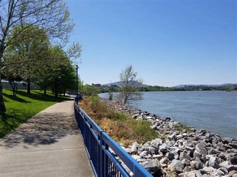 Running The Tennessee Riverwalk: Chattanooga's Scenic Adventure