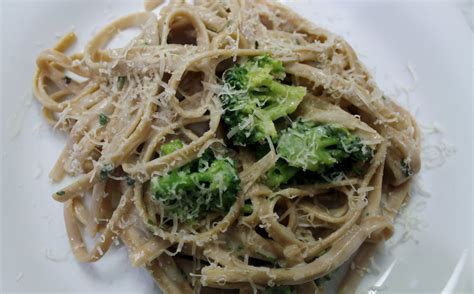 Key Ingredients: Skinny Fettuccine Alfredo with Broccoli