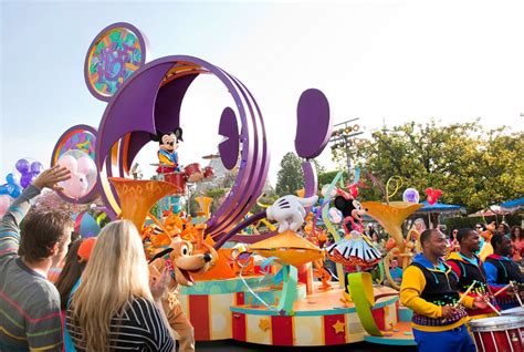 Disneyland Resort Viewing Tips: Mickey’s Soundsational Parade | Disney ...