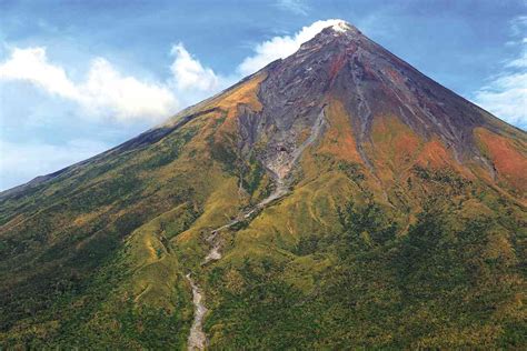 Mayon Volcano restive; Alert Level 3 raised | Inquirer News