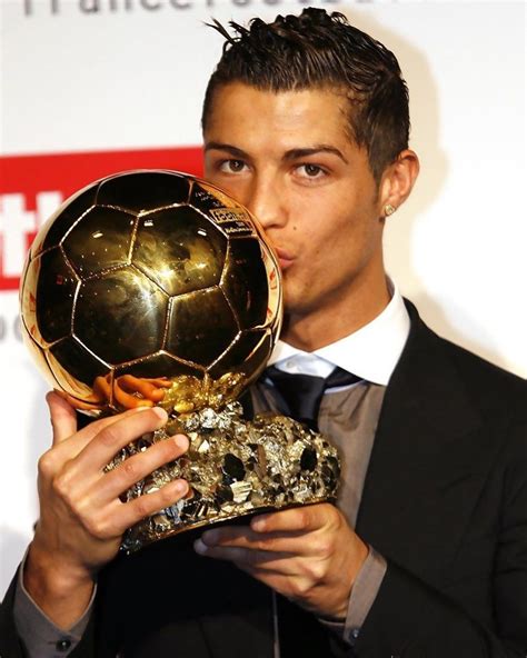 Álbumes 94+ Foto Fotos De Cristiano Ronaldo Con El Balon De Oro Actualizar