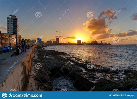 People Malecon Boardwalk Sunset Havana Editorial Photo | CartoonDealer.com #67415677