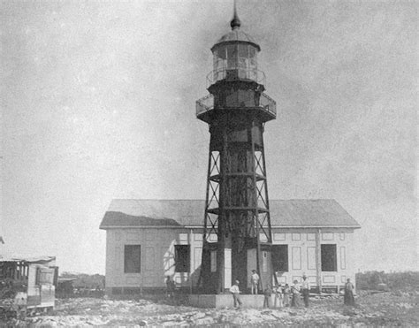 Isla de Mona Lighthouse, Puerto Rico at Lighthousefriends.com