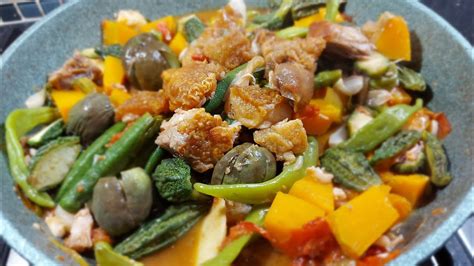 Pinakbet with Bagnet 🇵🇭 | Pakbet | BEST EVER LUTONG BAHAY RECIPES - YouTube