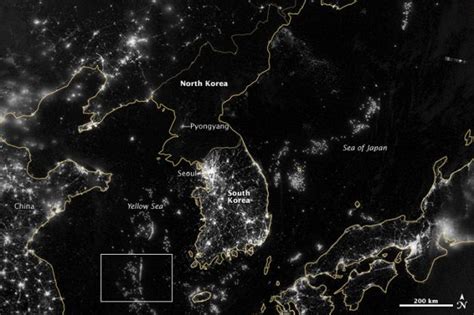 Satellite photo of North Korea at night : North Korea Refugees