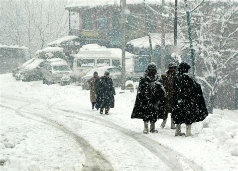 Heavy Snowfall In Kashmir