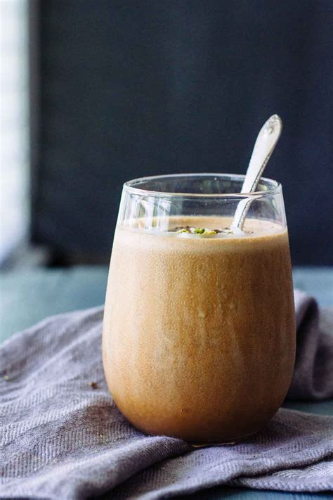 Creamy Mocha Coffee Smoothie - Jar Of Lemons