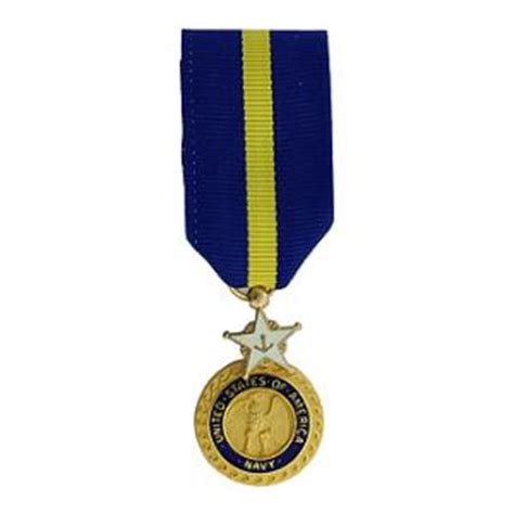 Navy Distinguished Service Medal - Navy Medals & Ribbons