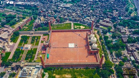 Badshahi Mosque : ExplorePakistan