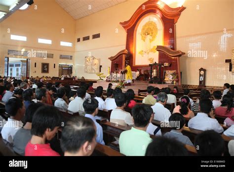 Catholic mass in a vietnamese church Stock Photo - Alamy