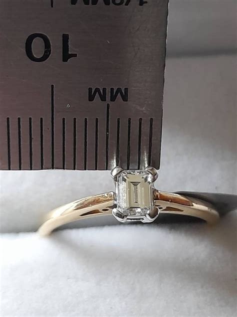 18ct Gold Baguette Cut Diamond Solitaire Ring - Gem