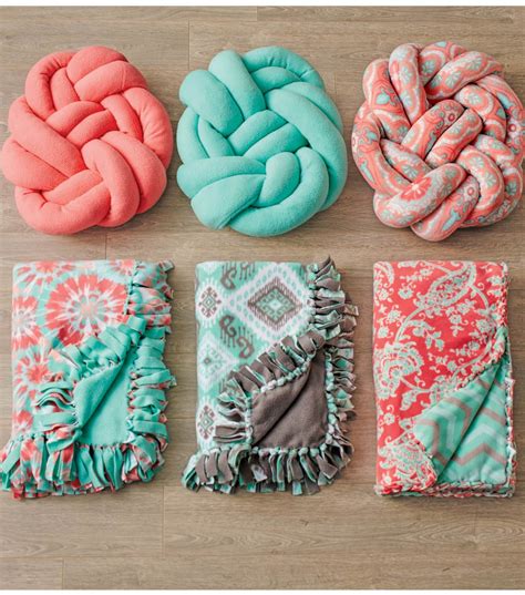 DIY Knot Pillows: The Hottest Modern Trend