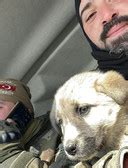 Sinan redde een hondje uit het Turkse puin en nam de pup mee: ‘Een ...
