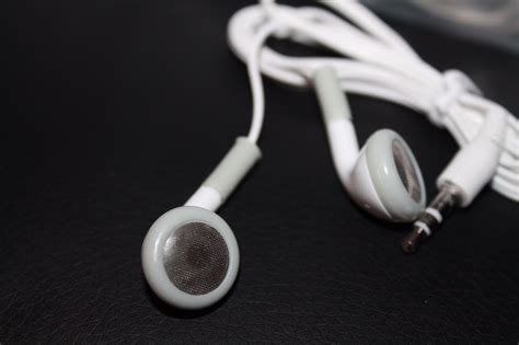 WHITE/GRAY In-Ear Earbuds w/ 3.5mm plug (no mic) - Low Cost Earbuds