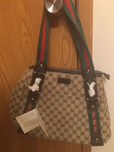 Medium size authentic Gucci logo bag | Bags, Gucci shoulder bag, Coach swagger bag