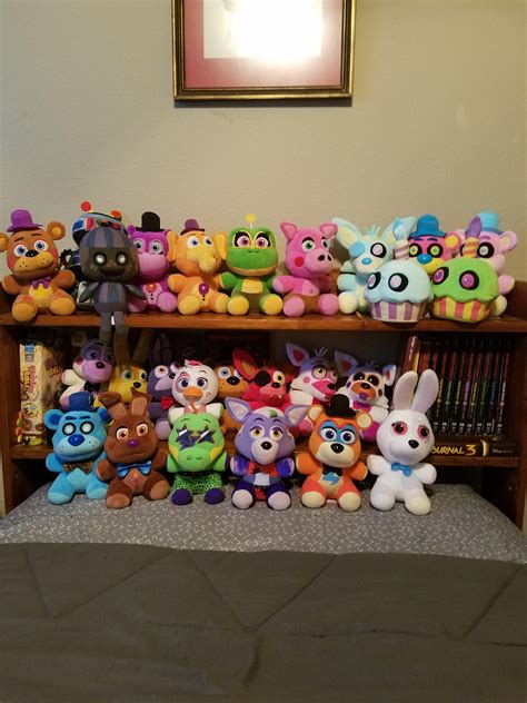 My FNAF plush collection. 26 plushes : r/fivenightsatfreddys