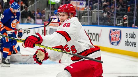 Hurricanes recapture momentum after dominating Islanders in Game 4 win | Fox News