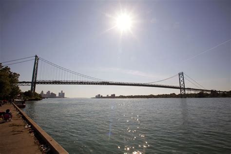 Windsor mayor fires back at twin Ambassador bridge idea | Globalnews.ca