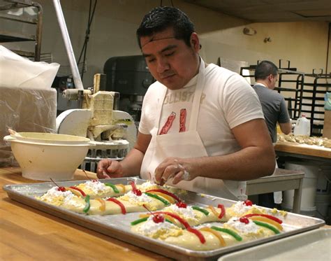 A Hispanic Matter: Eating traditions: La Rosca de Reyes or King Cake