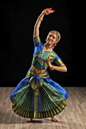 6 Classical Dances of India | Britannica.com