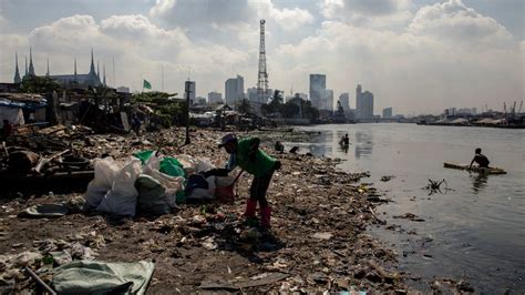 Plastics in Manila air a ‘warning’, say Filipino scientists - Vatican News