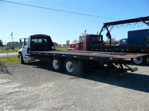 White Diesel Flatbed Heavy Duty Tow Trucks 30T with Manual Transmission