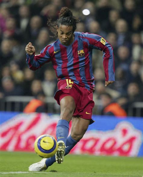 Ronaldinho of Barcelona in 2006. Best Football Players, Football Kits ...