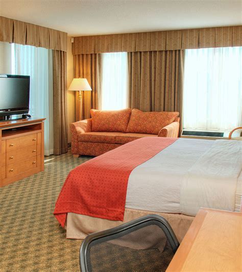 Holiday Inn & Suites North Vancouver | North Vancouver Hotels