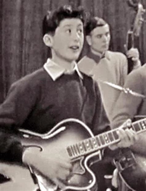 Young Jimmy Page playing in a 3 piece skiffle band in the 50s. : r ...