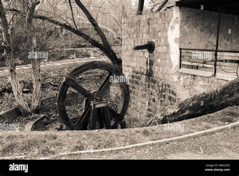 old mill wheel Stock Photo - Alamy