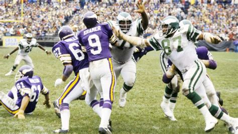 10 Best Minnesota Vikings QBs of All-Time | Yardbarker