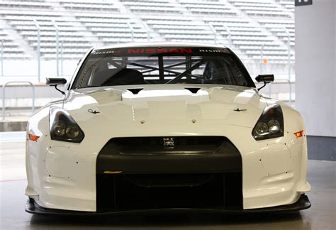 NISSAN GT-R 2010 FIA GT1 Specifications