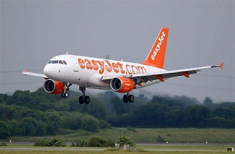 easyJet Airbus A319 Flies Without Seatbacks