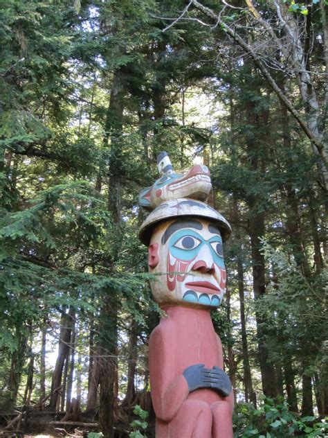 HELLO MOI: TOTEM POLES IN KETCHIKAN