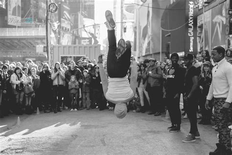 Times Square- NYC Street Performers Dec 2015 | Nyc times square, Nyc ...