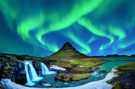 Kirkjufell Mountain & Kirkjufellsfoss Waterfall - Iceland Travel Guide