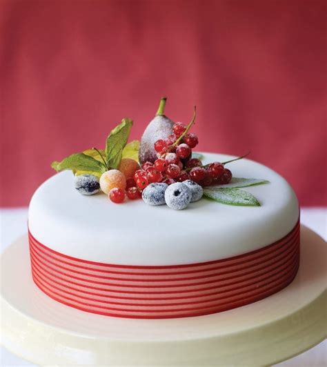 How to make a crystallised fruit and berries Christmas cake - delicious. magazine