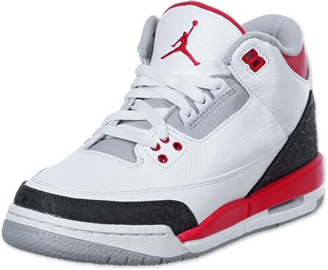 Jordans Retro 3 Red - Viewing Gallery