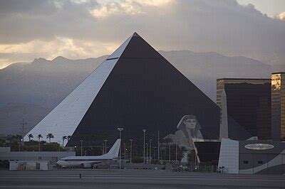 Luxor Las Vegas - Wikipedia