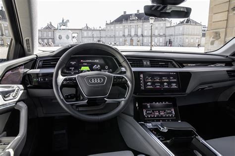 Audi e-tron interior fully revealed – digital wing mirrors The interior ...