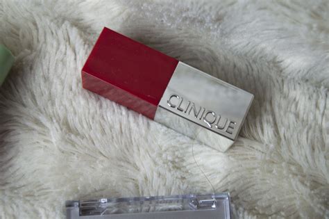 Clinique Lipstick Review | Finish Your Outfit With A Bold Red Lip | Uptown Oracle