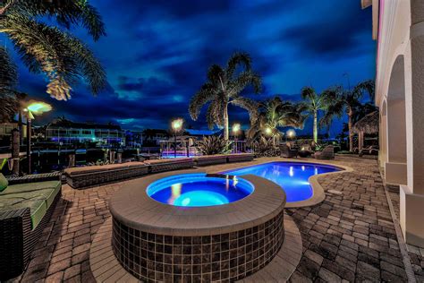 Night photo of the pool and spa at this Fort Myers Beach luxury home ...